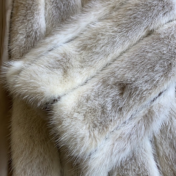 Robinson’s California Vintage Cream and Brown Fur Coat - Picture 3 of 9